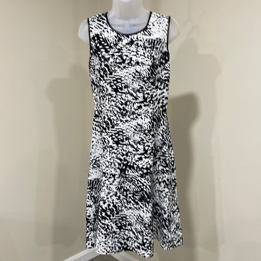 NWT Calvin Klein Black White Dress.  Size 8 M medium